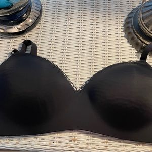 Maidenform XL Black padded bra. New. Washed but never worn.